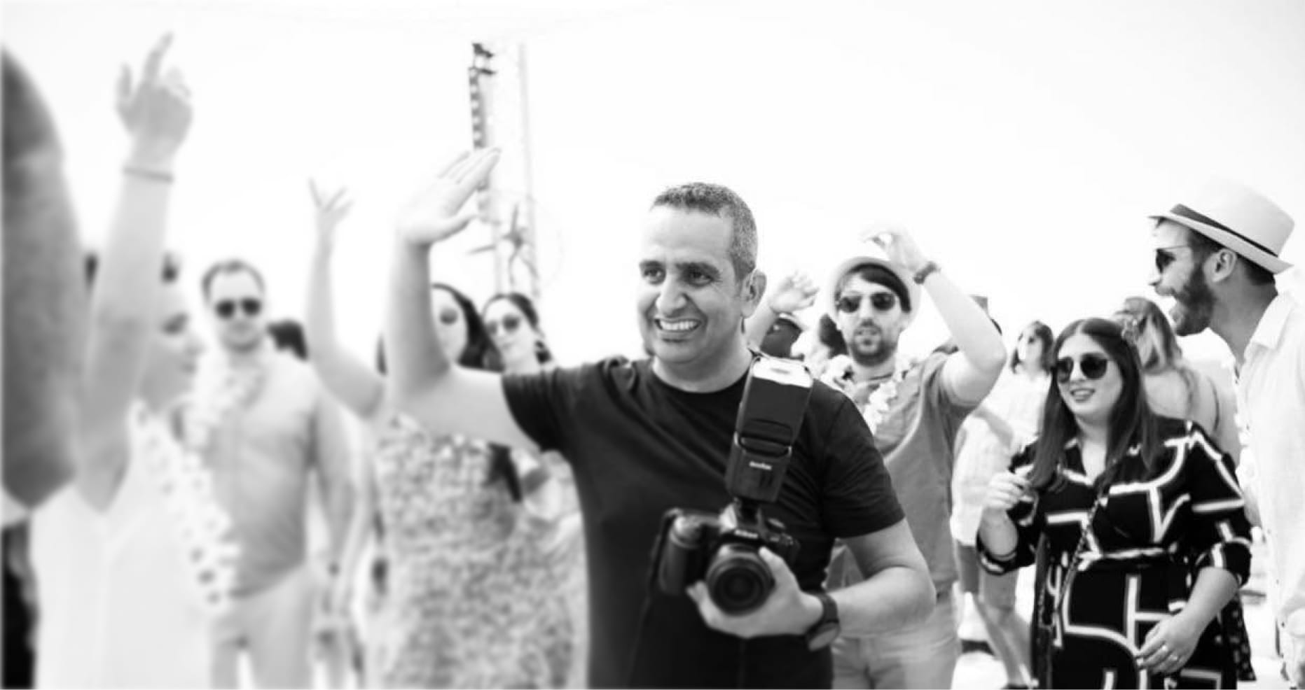 גיא מועלם מצלם באירוע